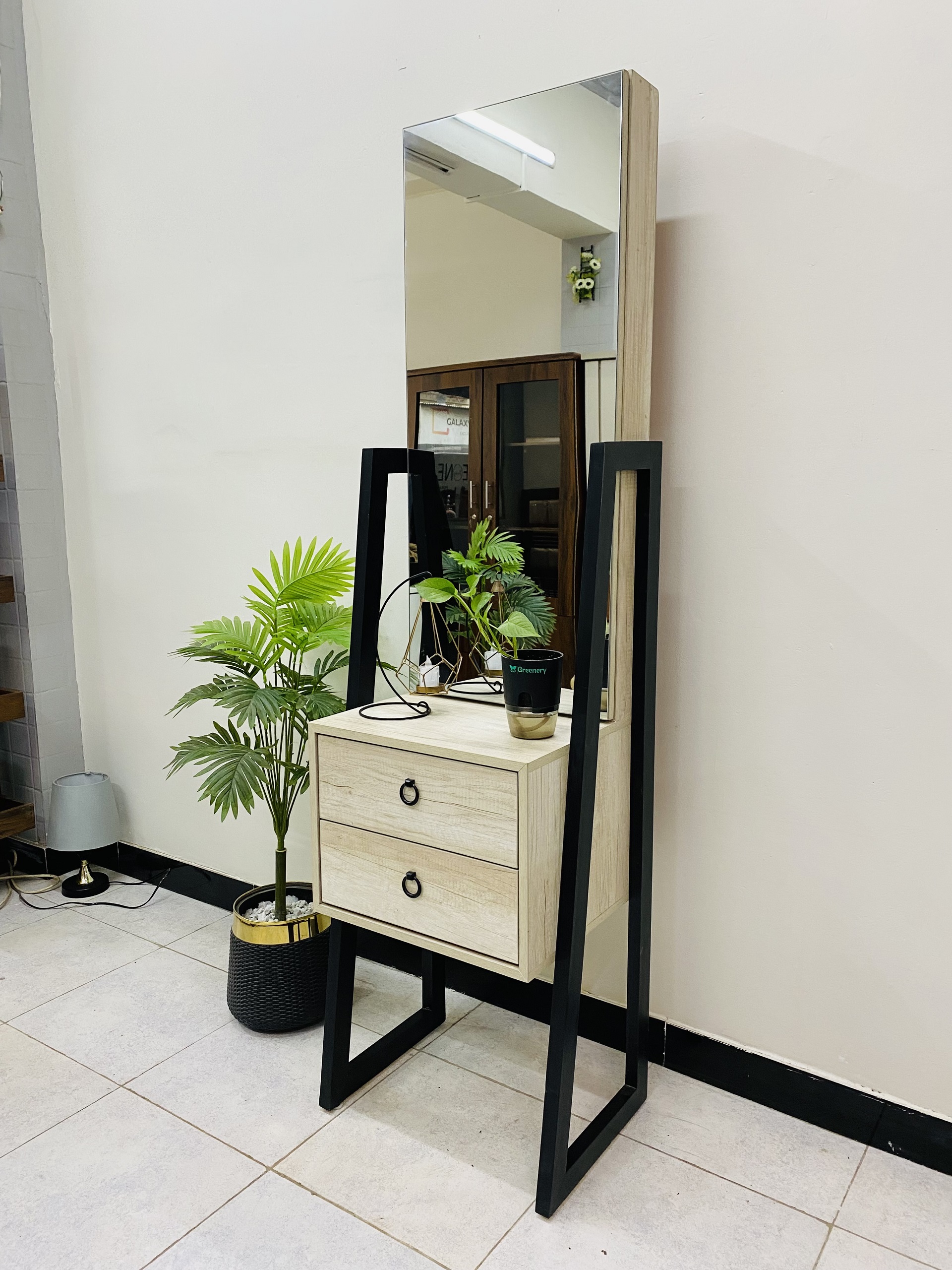 Dresser - Image 5