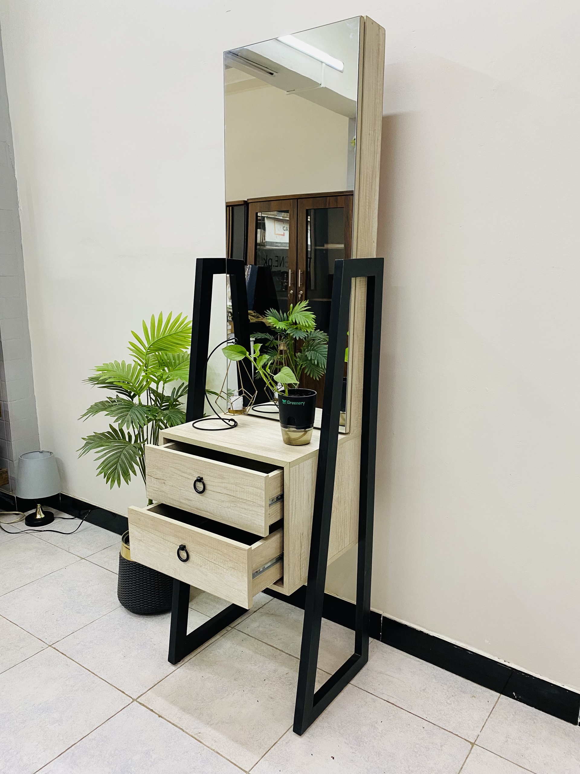 Dresser - Image 2