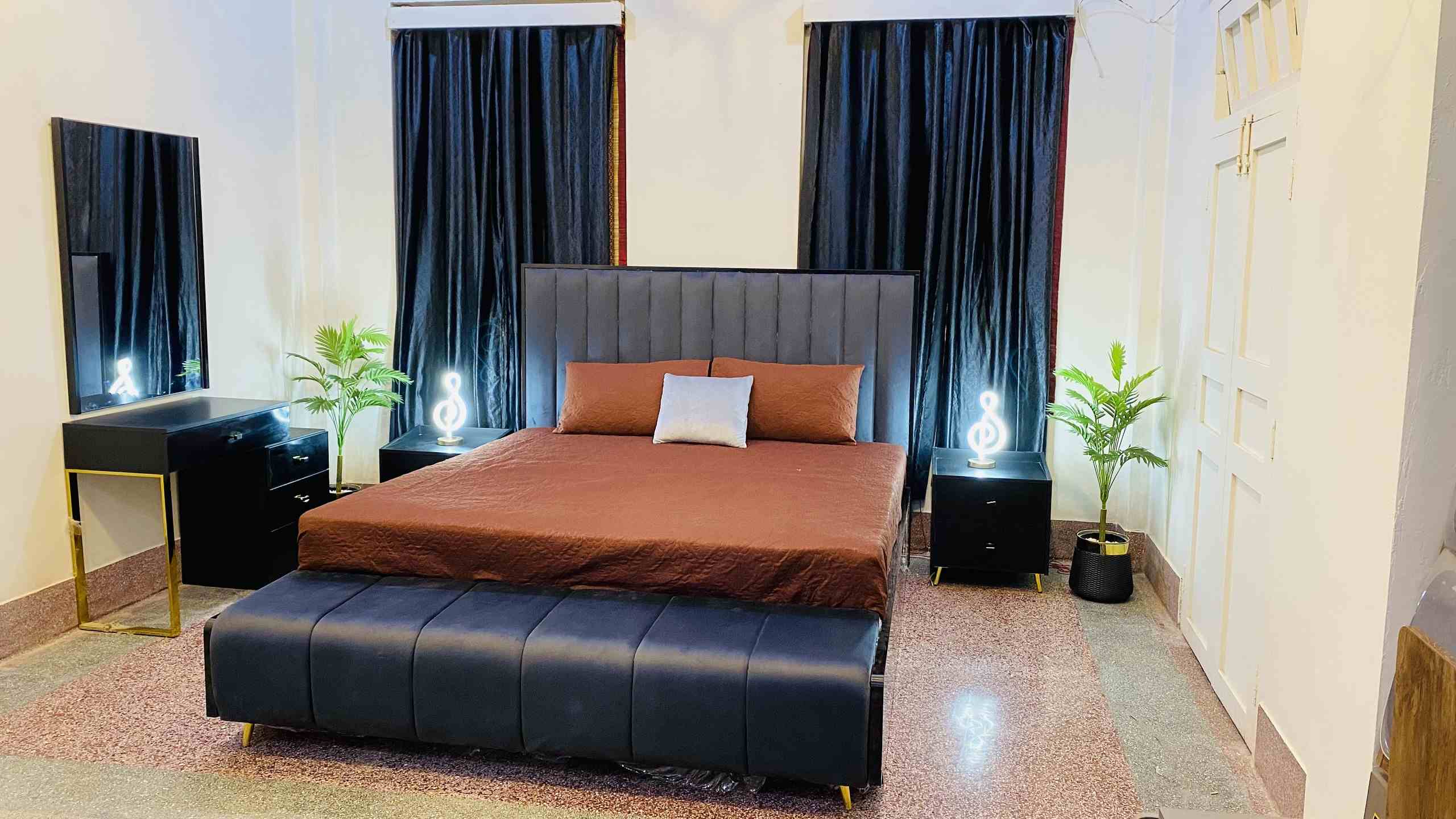 Black Bed Set - Image 3
