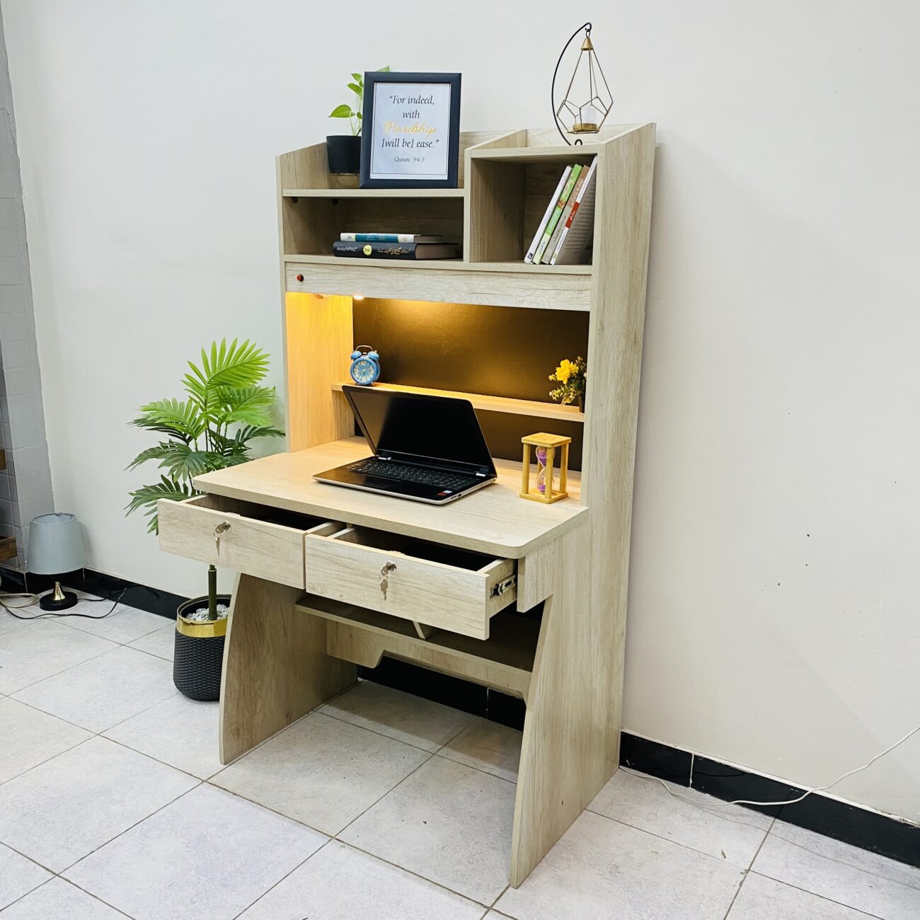 Study with book shelf - Image 4