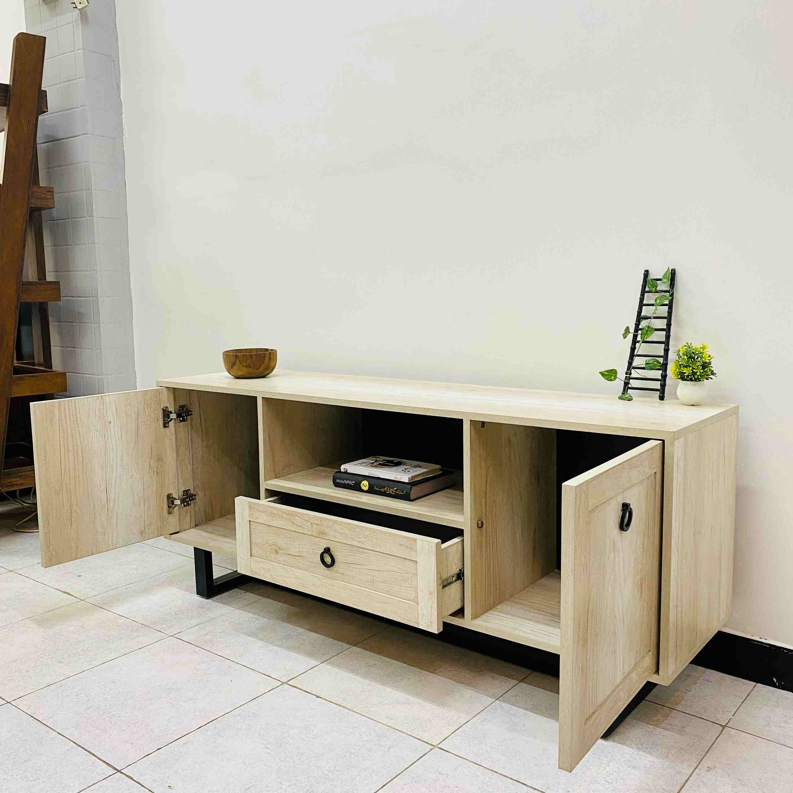 White Mold Console - Image 2