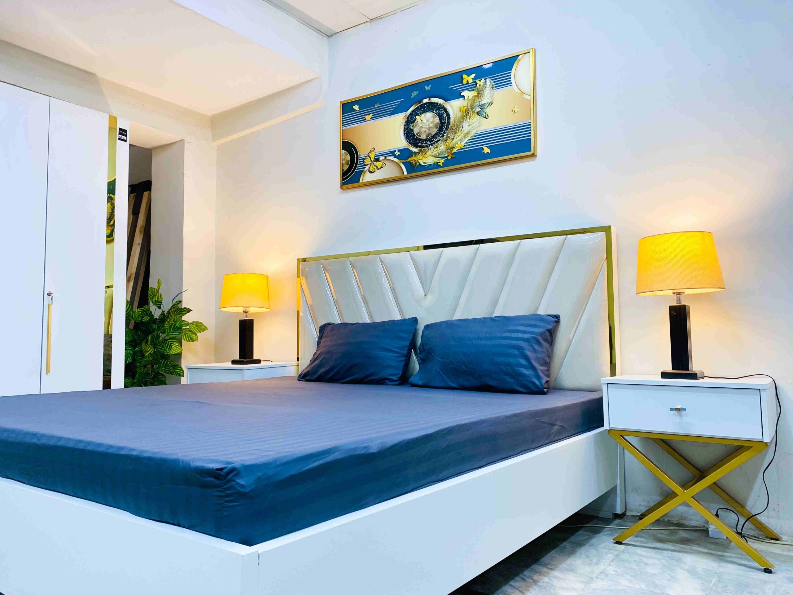 White Metal Bed Set - Image 3